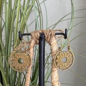 BEAUTIFUL Stainless Steel Elegant Gold Color Mandala Earrings from Africa. New.